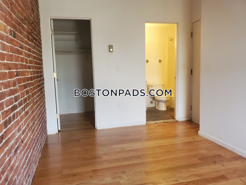 BOSTON - BAY VILLAGE - 1 Bed, 1 Bath - Image 3