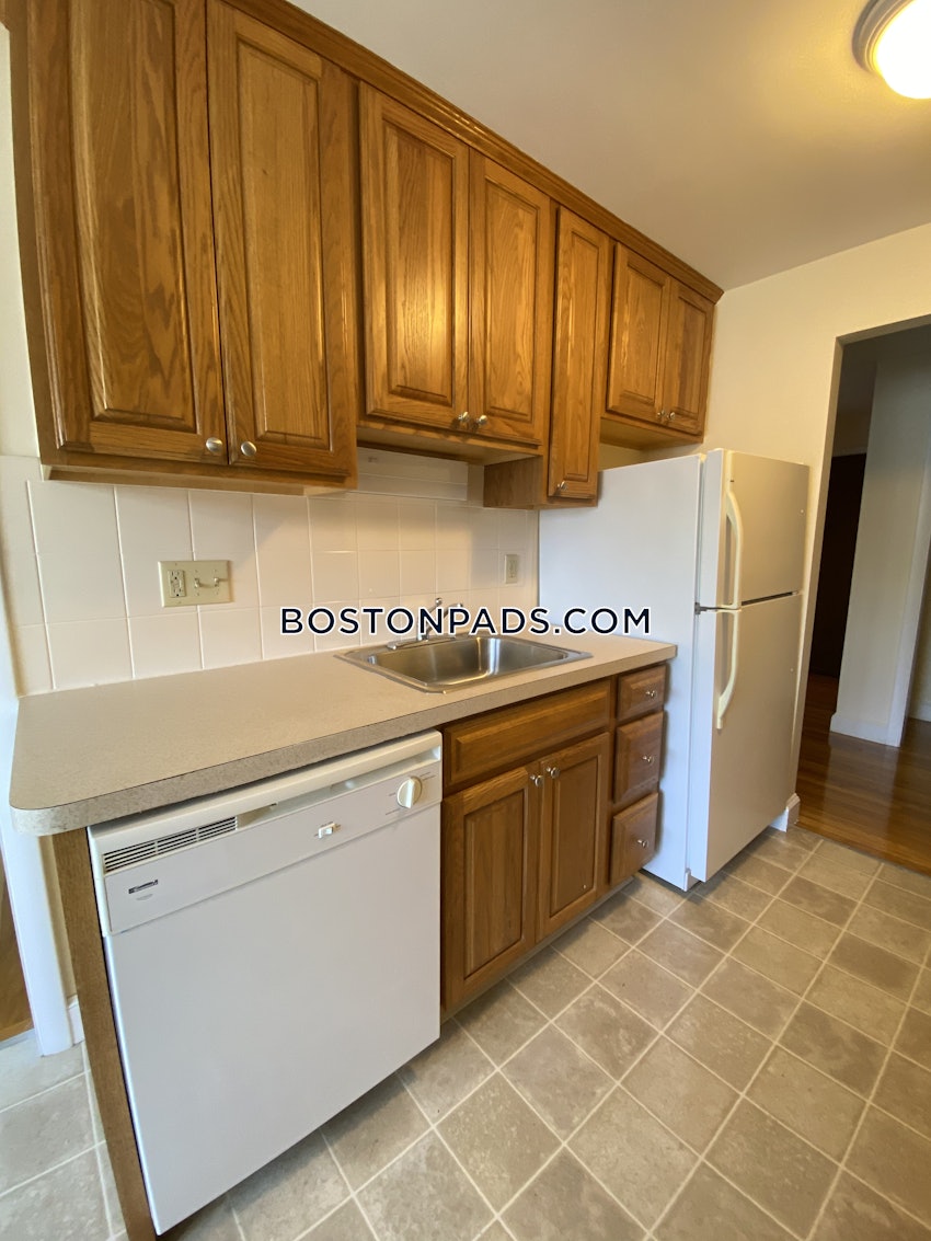 ARLINGTON - 1 Bed, 1 Bath - Image 1