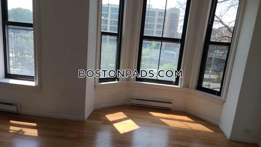 BOSTON - BAY VILLAGE - 1 Bed, 1 Bath - Image 9