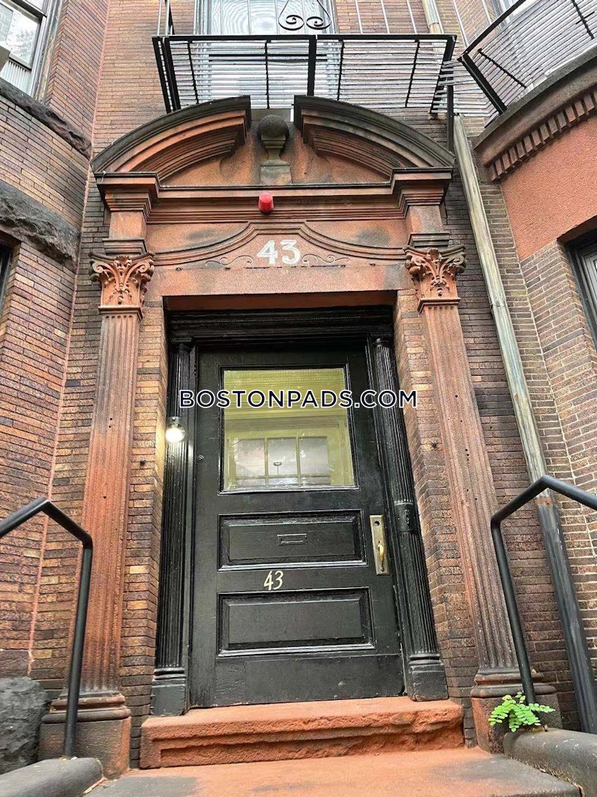 Boston - $3,400+ /month