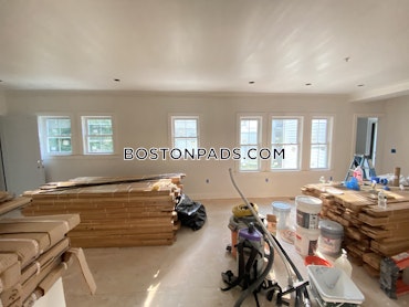 Boston - 4 Beds, 2 Baths