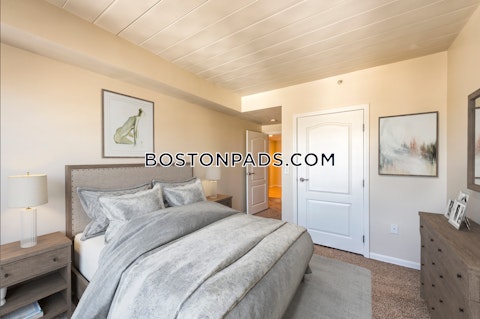 Chelsea St. Everett photo 4