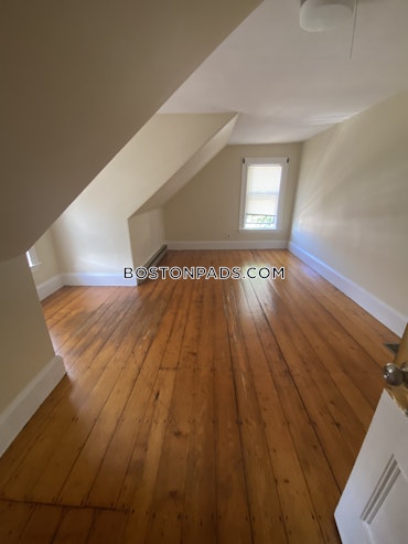 Boston - 5 Beds, 3 Baths