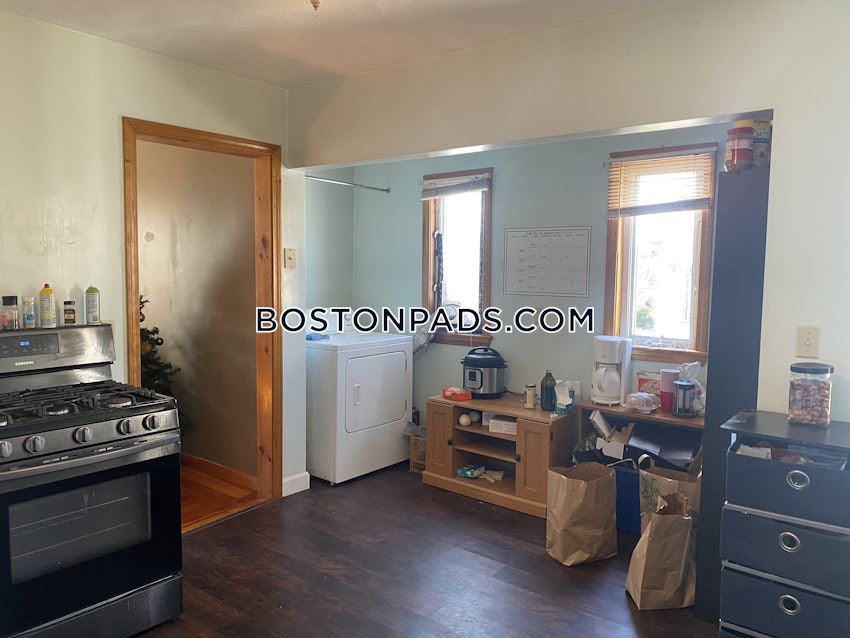 MEDFORD - TUFTS - 4 Beds, 1 Bath - Image 13