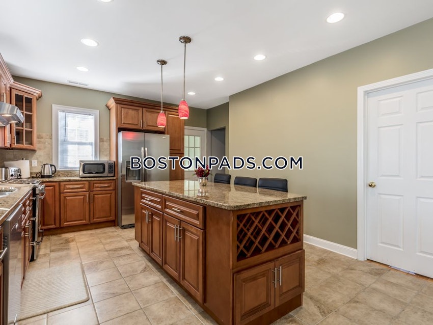 SOMERVILLE- WEST SOMERVILLE/ TEELE SQUARE - 5 Beds, 4 Baths - Image 2