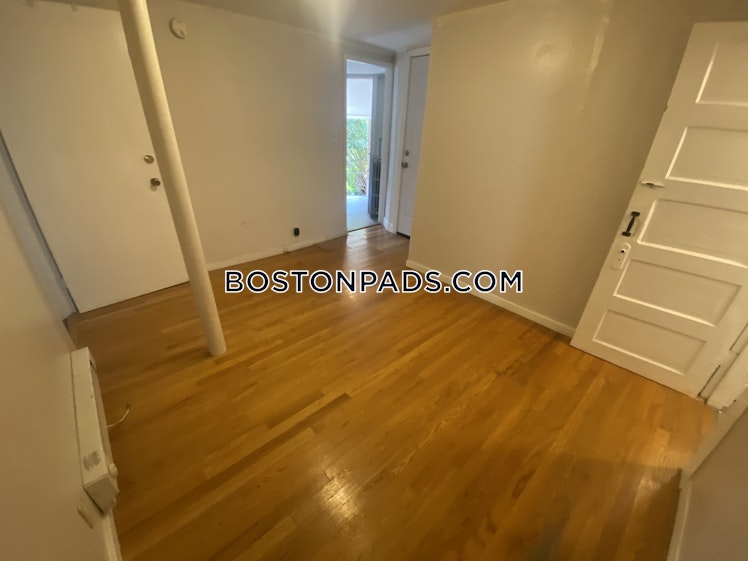 Commonwealth Ave., Boston