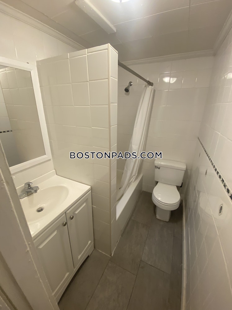 Commonwealth Ave., Boston