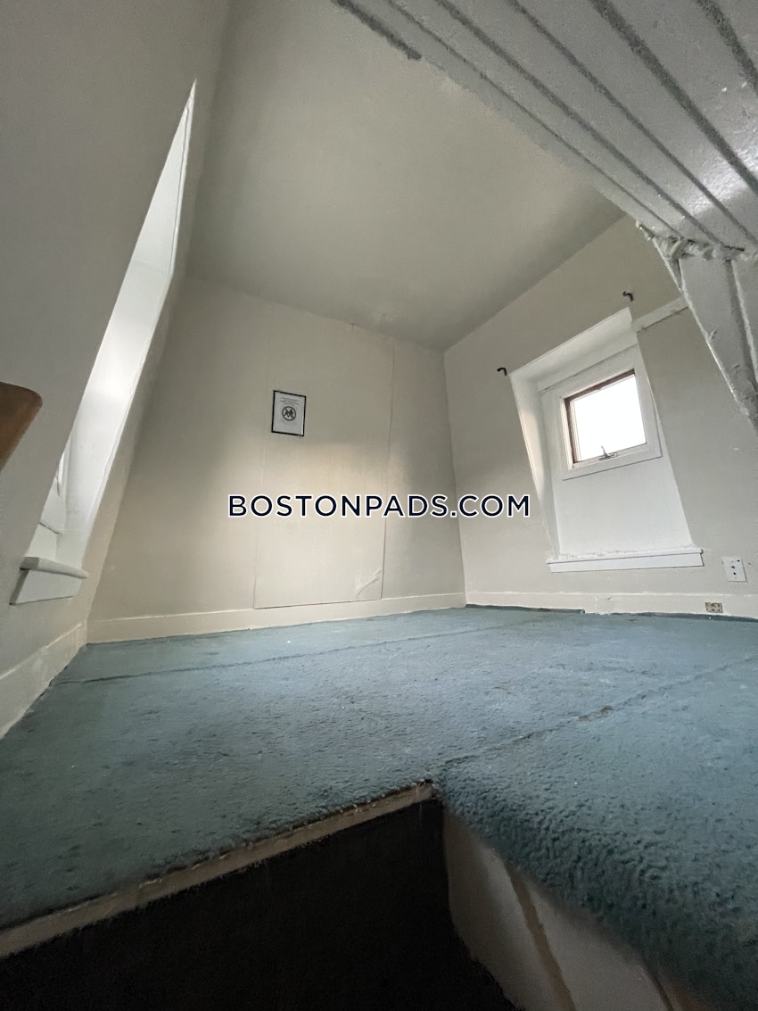 MALDEN - 4 Beds, 1 Bath - Image 10