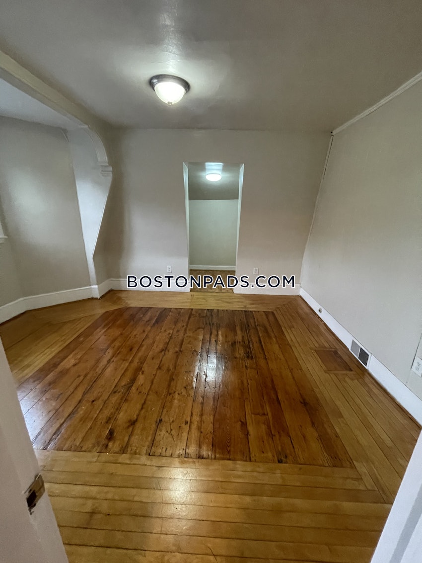 MALDEN - 4 Beds, 1 Bath - Image 32