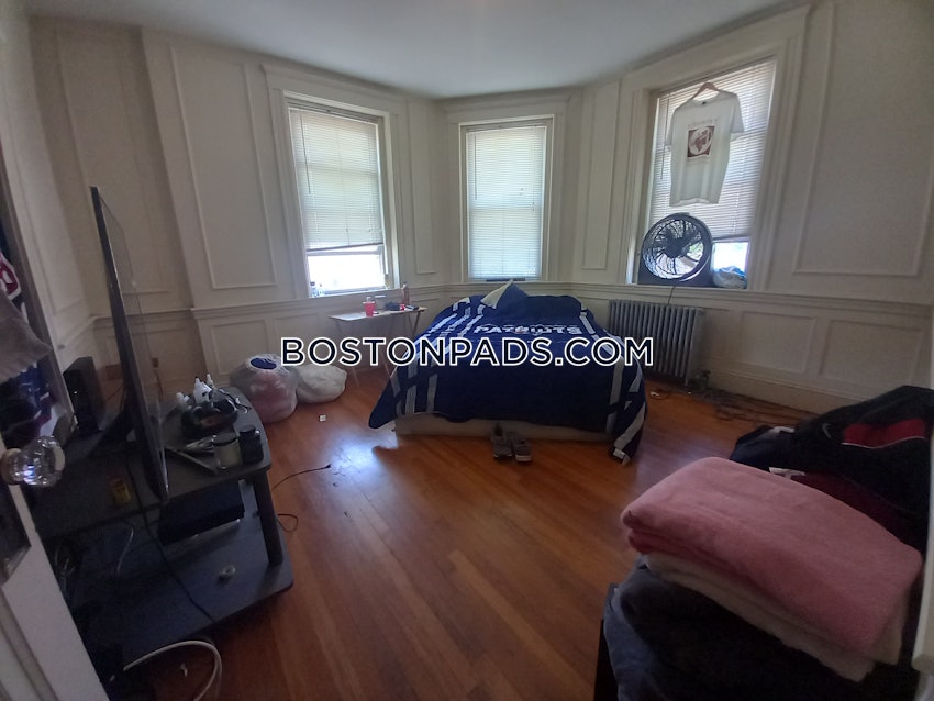 MALDEN - 1 Bed, 1 Bath - Image 3