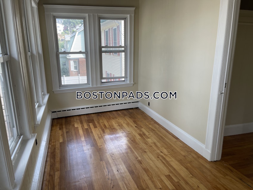 MALDEN - 3 Beds, 1 Bath - Image 8