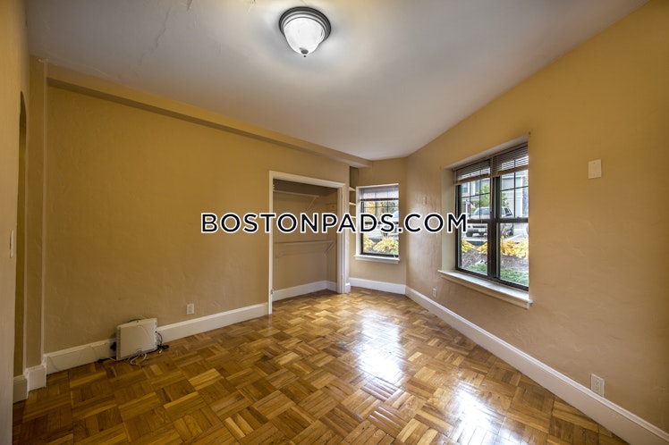 Elmwood Ave., Winchester