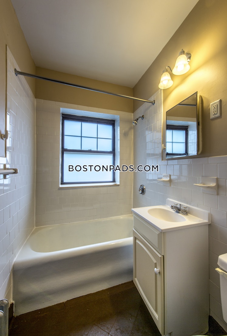 Elmwood Ave., Winchester