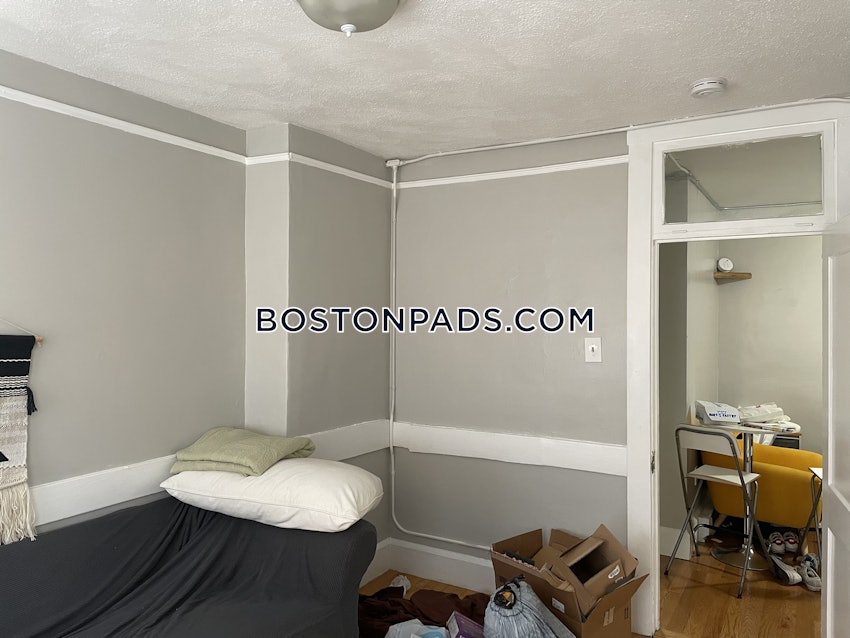 BOSTON - NORTH END - 3 Beds, 1 Bath - Image 29