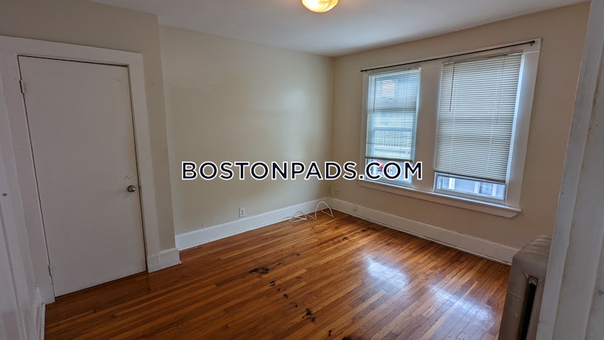 BOSTON - DORCHESTER - UPHAMS CORNER - 3 Beds, 1 Bath - Image 5