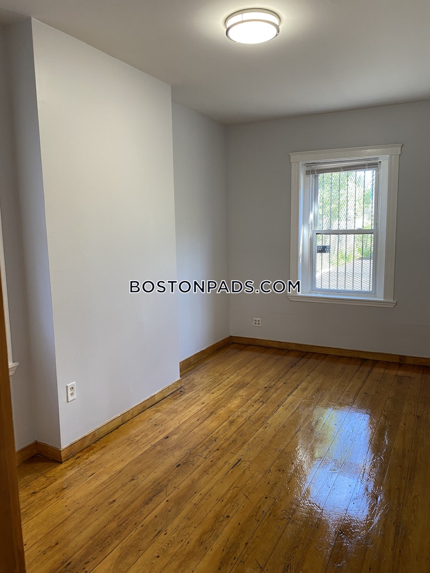 BOSTON - DORCHESTER - UPHAMS CORNER - 3 Beds, 1.5 Baths - Image 3