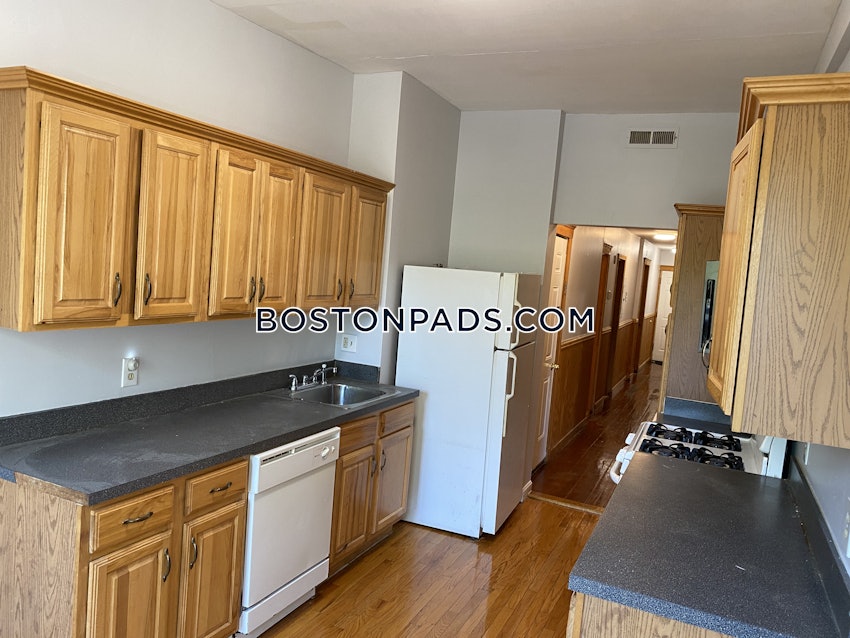 BOSTON - DORCHESTER - UPHAMS CORNER - 3 Beds, 1.5 Baths - Image 2