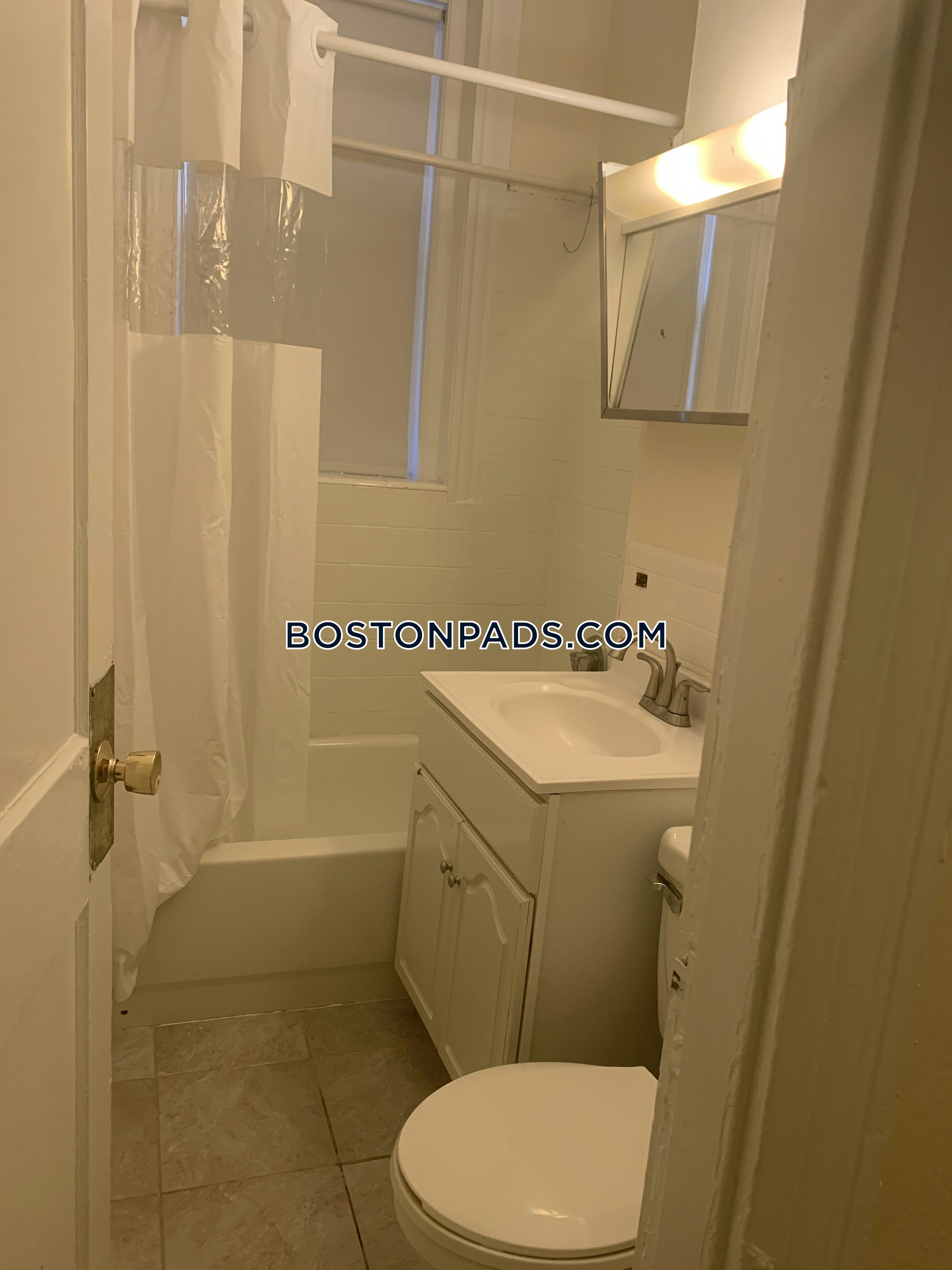 Boston - 0 Beds, 1 Baths