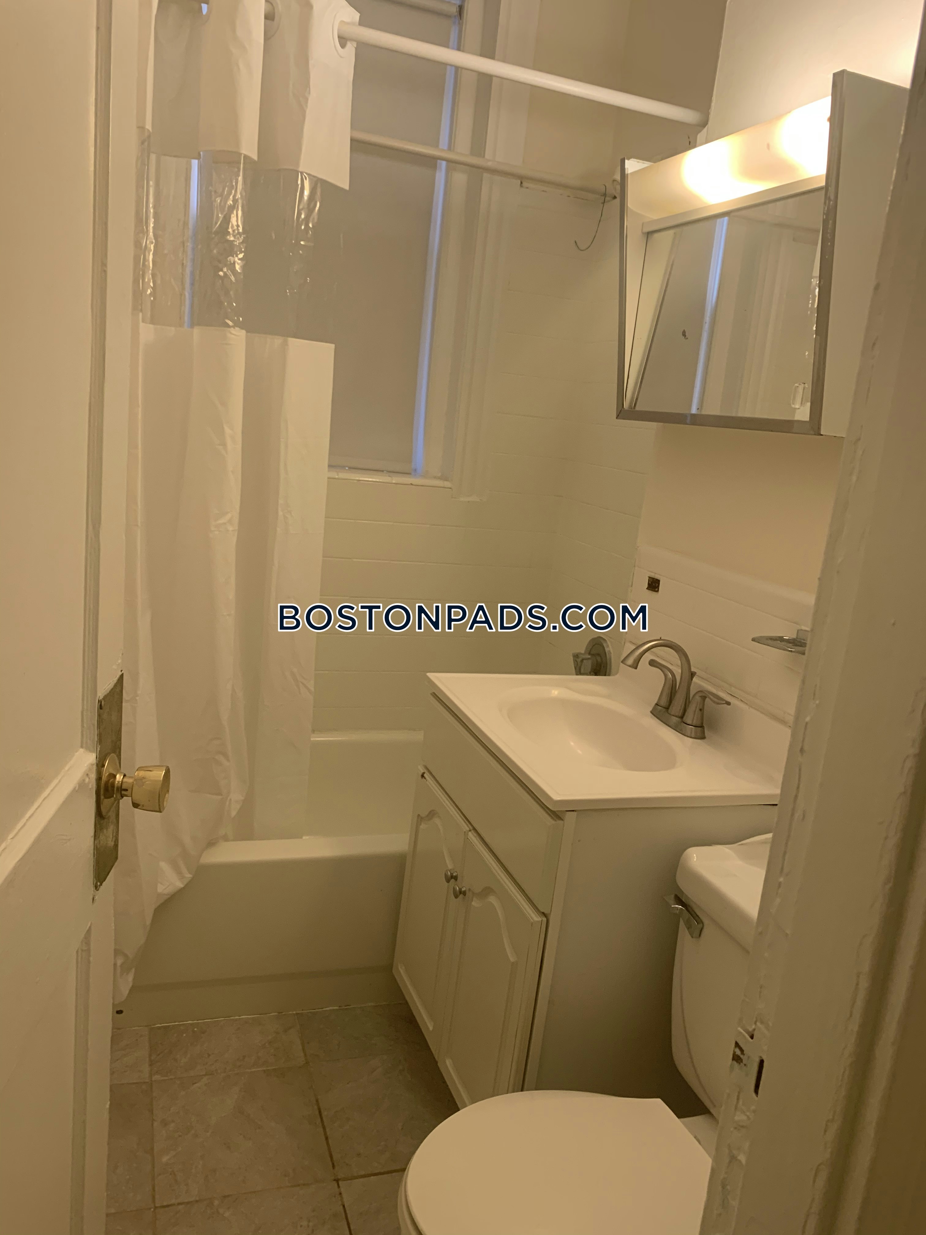 Boston - 0 Beds, 1 Baths