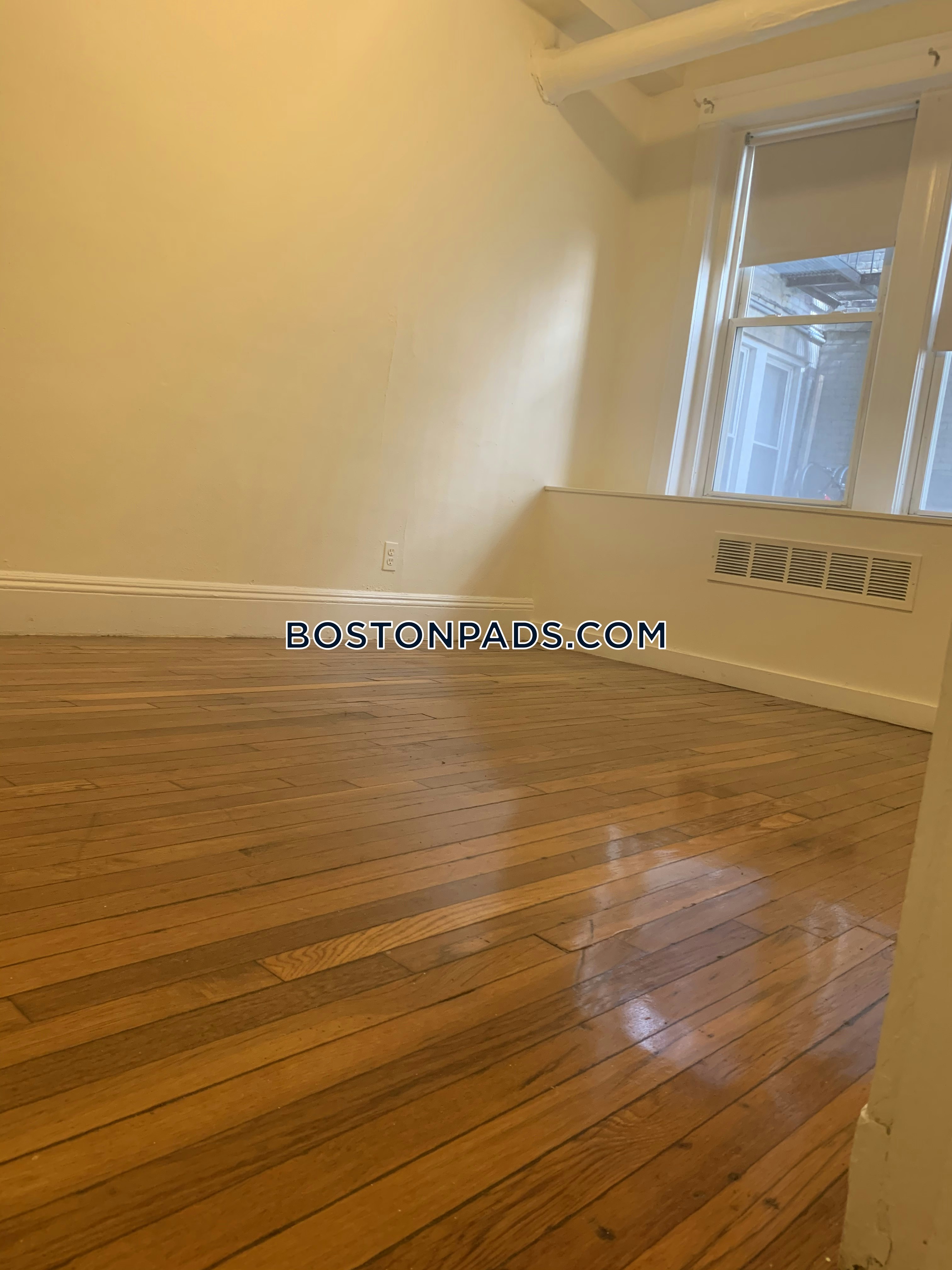 Boston - 0 Beds, 1 Baths
