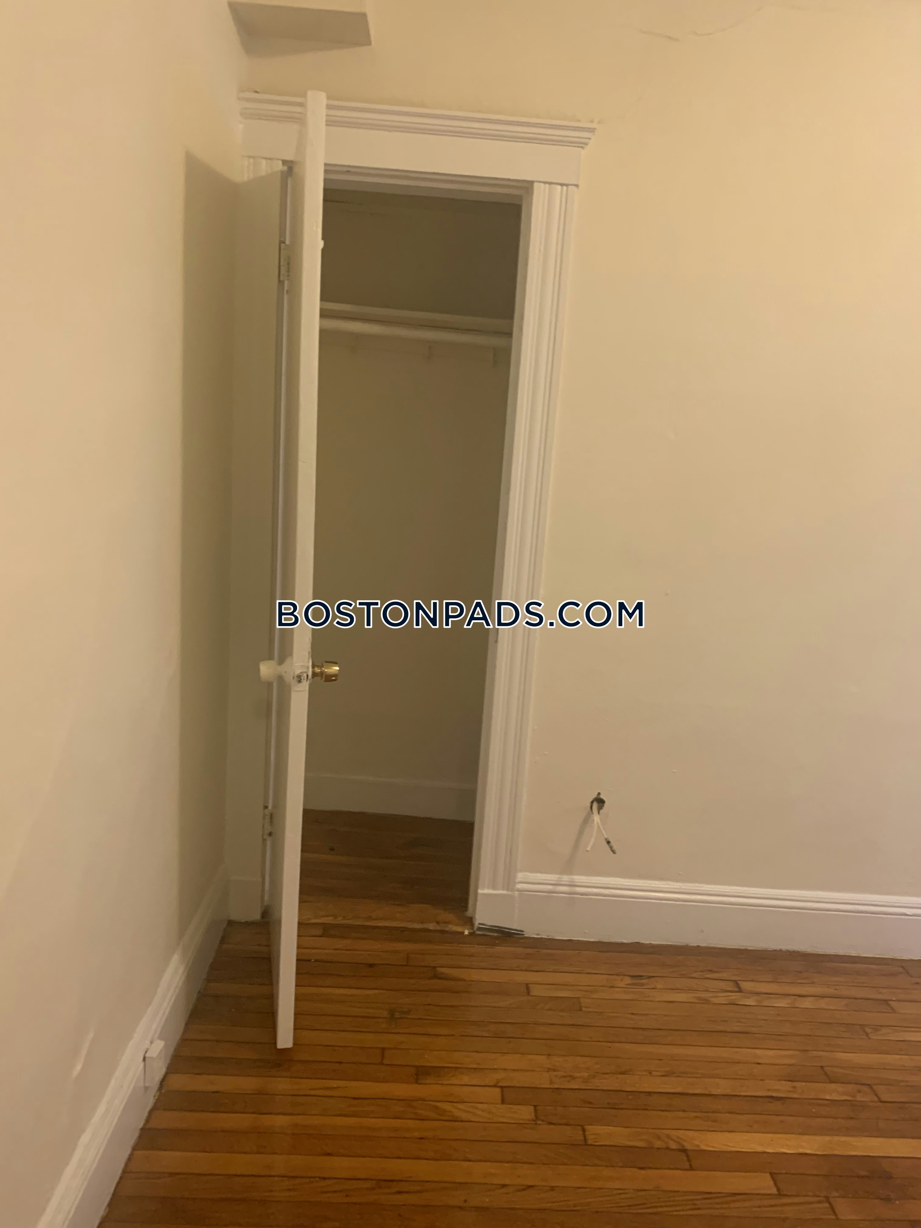 Boston - 0 Beds, 1 Baths