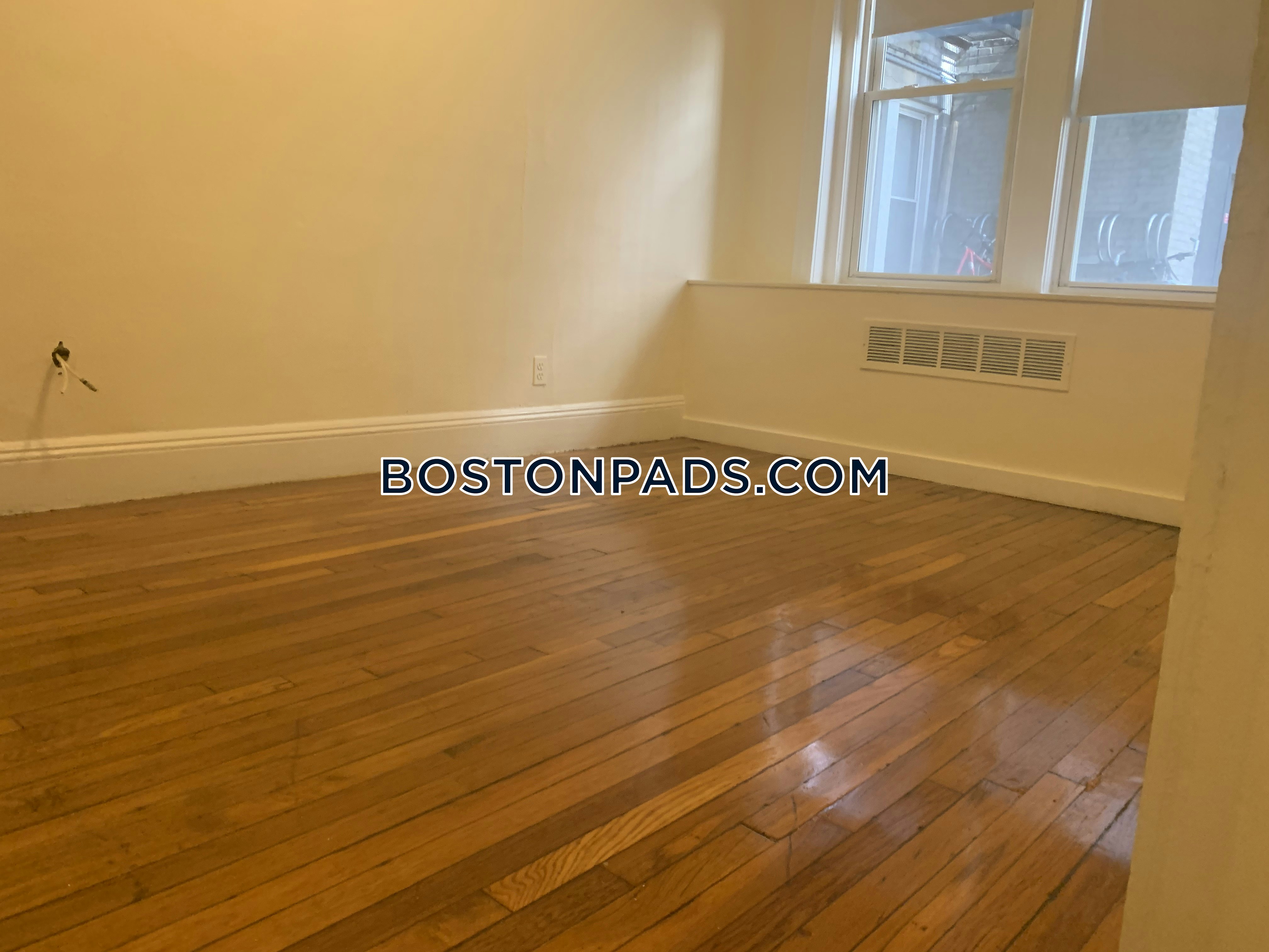 Boston - 0 Beds, 1 Baths