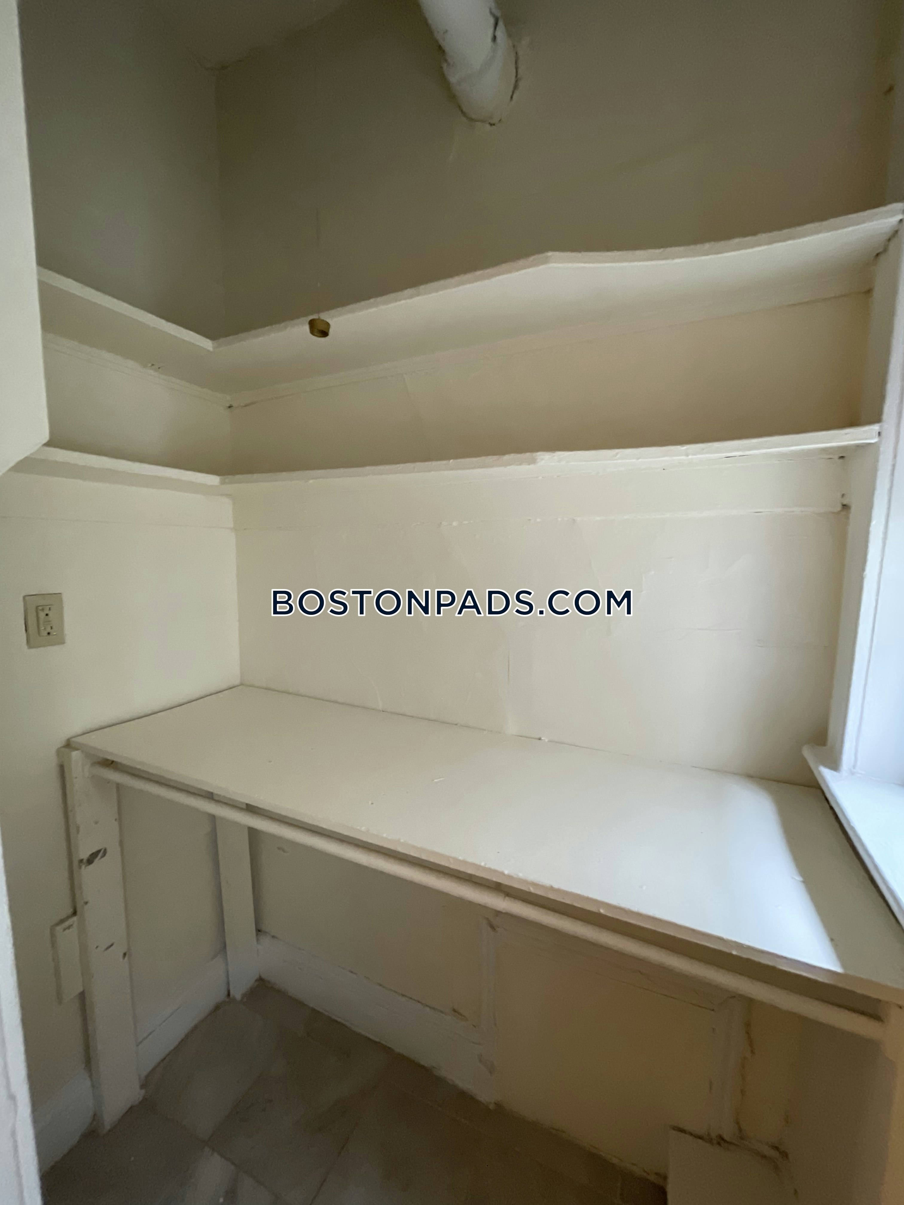 Boston - 0 Beds, 1 Baths