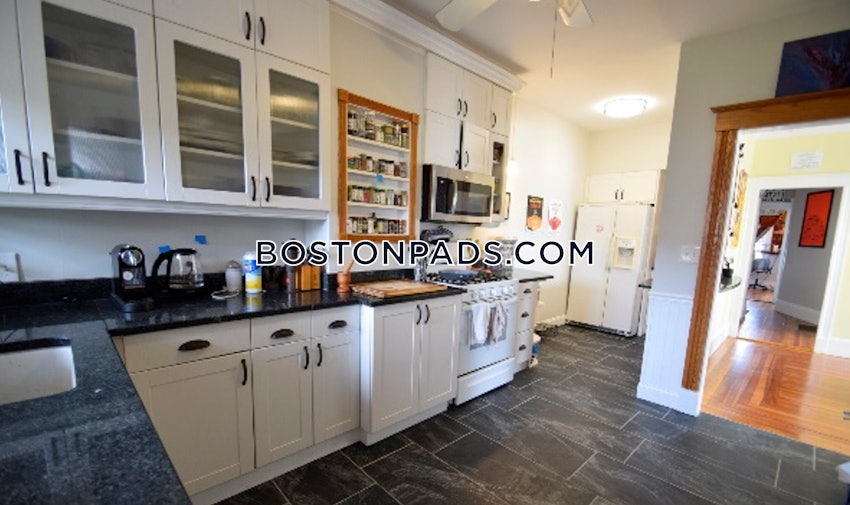 REVERE - 2 Beds, 1 Bath - Image 3