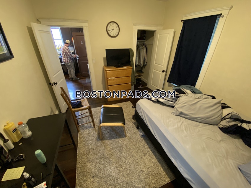 BOSTON - DORCHESTER/SOUTH BOSTON BORDER - 4 Beds, 2 Baths - Image 10