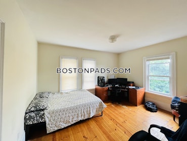 Boston - 6 Beds, 2 Baths