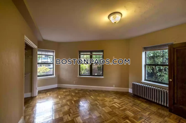 Elmwood Ave., Winchester