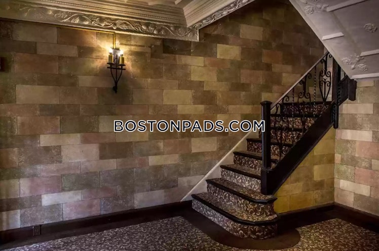 Elmwood Ave., Winchester