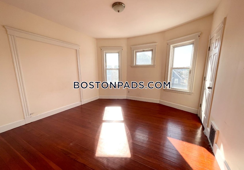 BOSTON - DORCHESTER - UPHAMS CORNER - 3 Beds, 1 Bath - Image 2