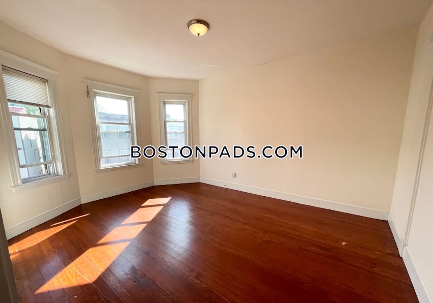 BOSTON - DORCHESTER - UPHAMS CORNER - 3 Beds, 1 Bath - Image 5