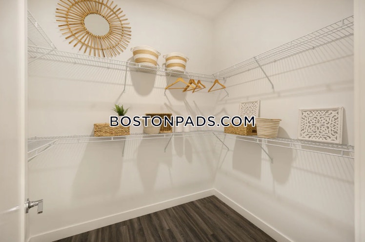 Loring Boulevard, Plymouth