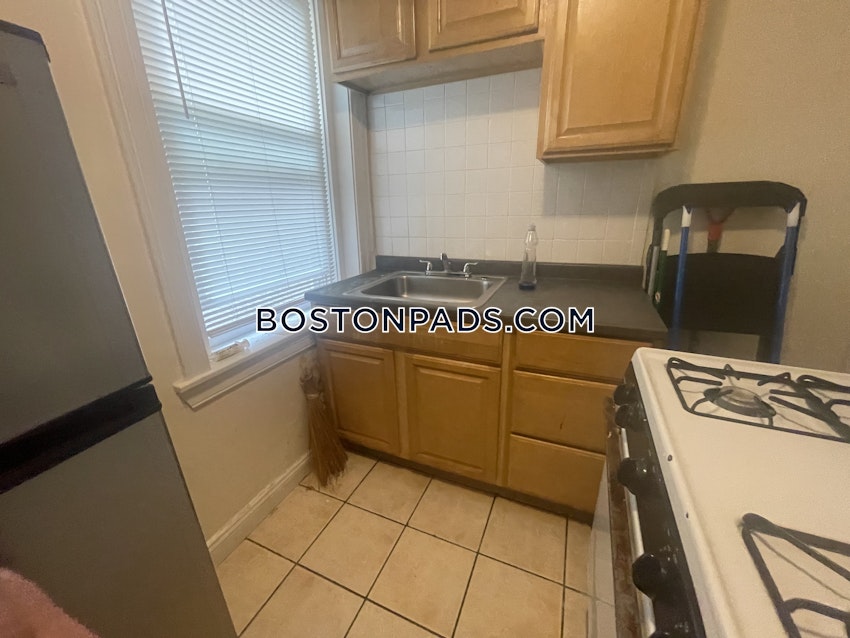 BOSTON - ALLSTON/BRIGHTON BORDER - 2 Beds, 1 Bath - Image 4