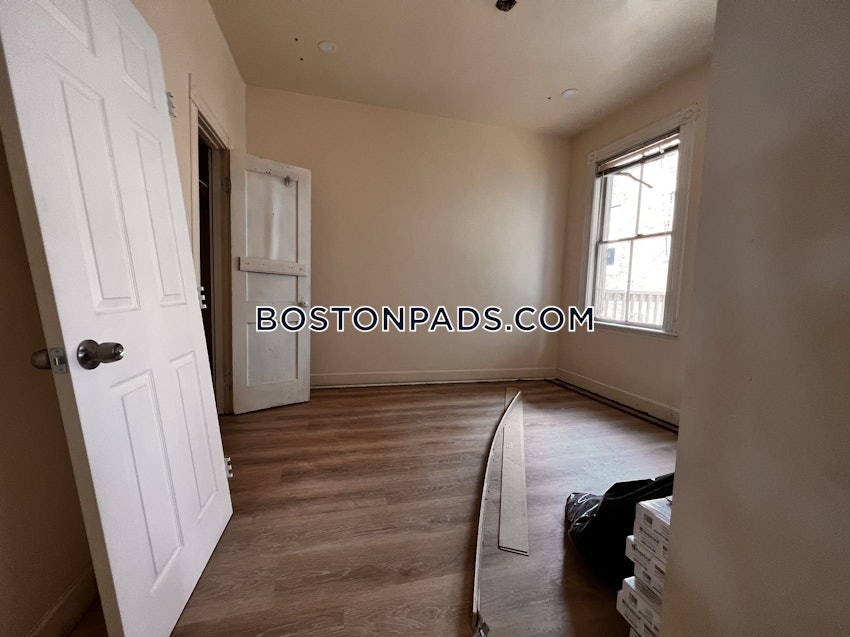 BOSTON - ROXBURY - 4 Beds, 2 Baths - Image 9