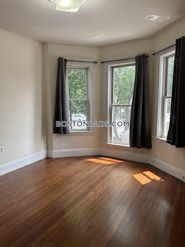 Boston - 4 Beds, 2 Baths