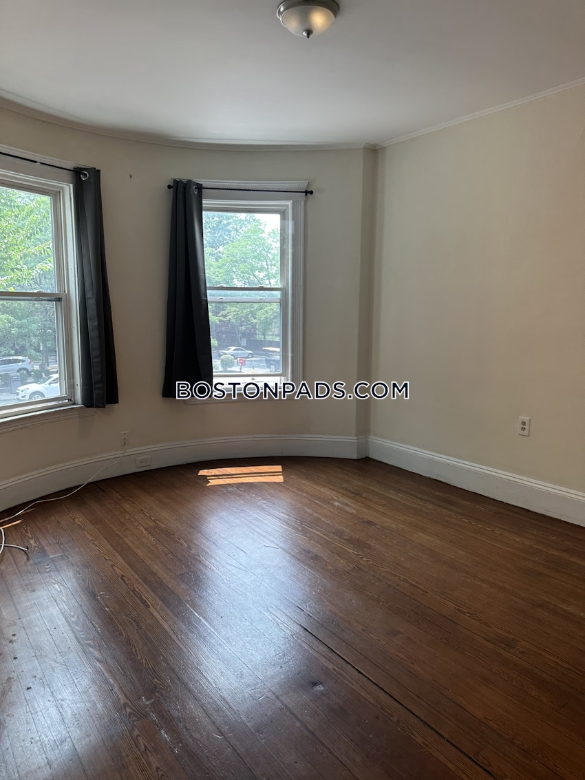 BOSTON - DORCHESTER/SOUTH BOSTON BORDER - 4 Beds, 2 Baths - Image 10