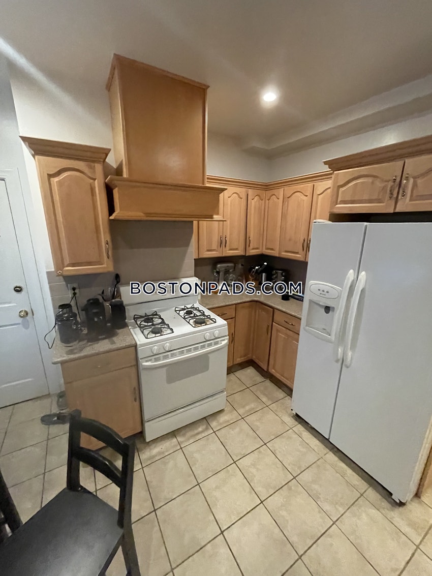 CAMBRIDGE - CENTRAL SQUARE/CAMBRIDGEPORT - 3 Beds, 1.5 Baths - Image 5