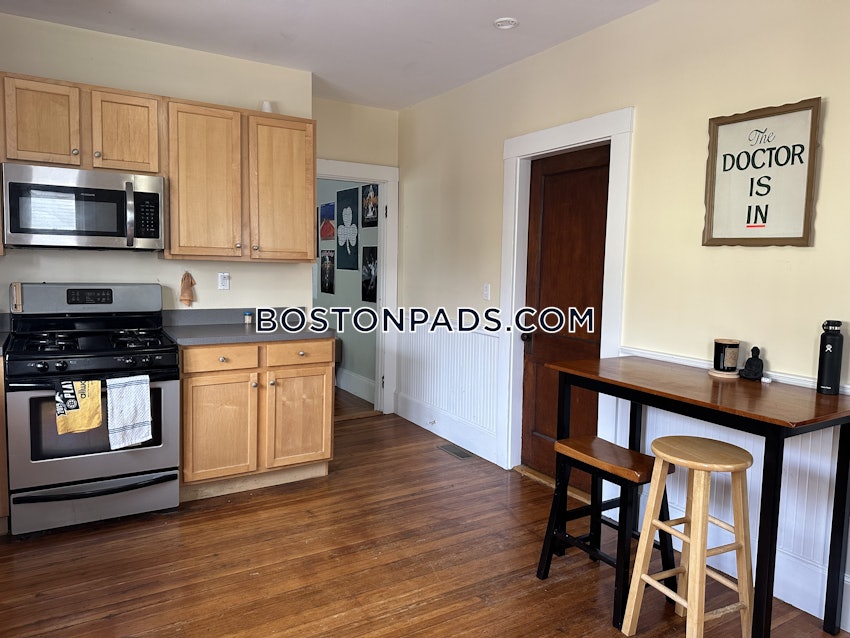 SOMERVILLE - TUFTS - 4 Beds, 1 Bath - Image 5