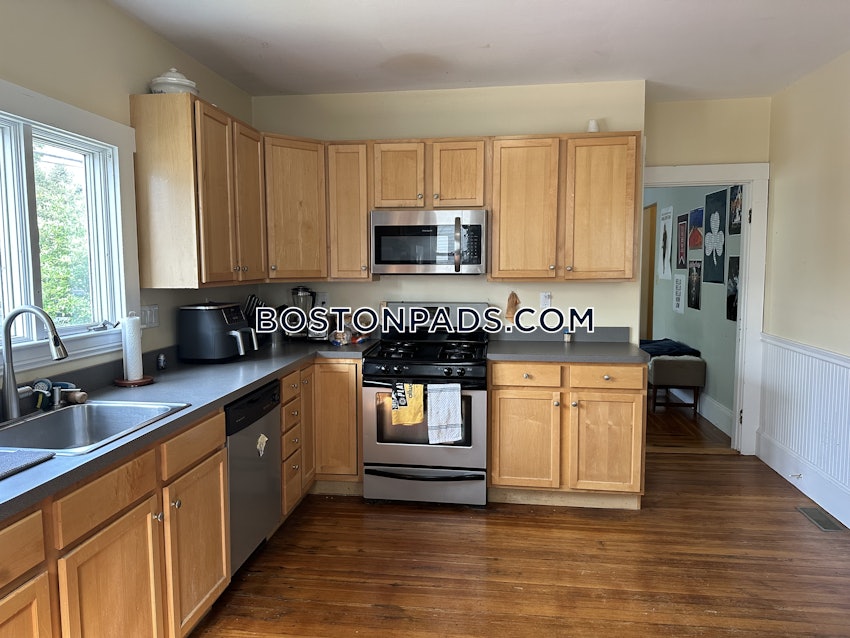 SOMERVILLE - TUFTS - 4 Beds, 1 Bath - Image 4