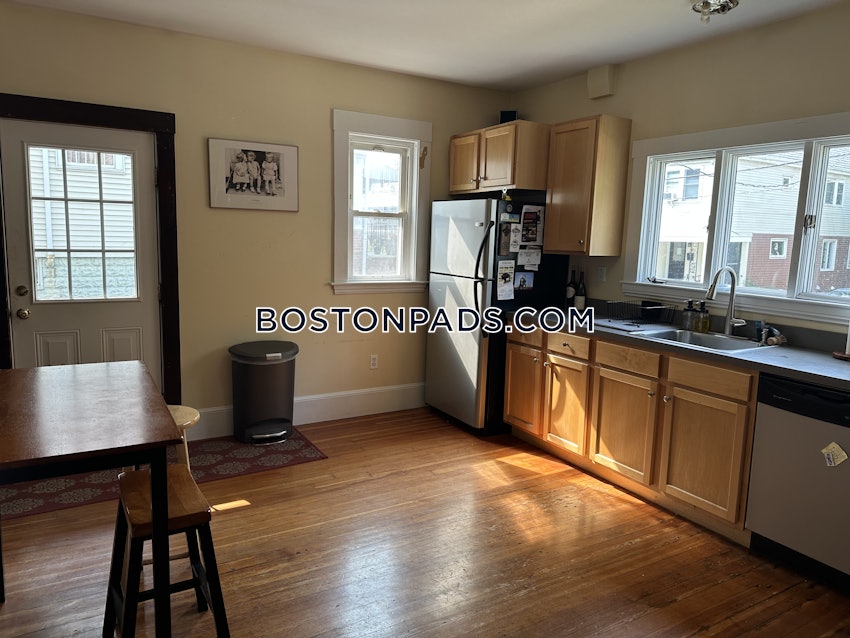 SOMERVILLE - TUFTS - 4 Beds, 1 Bath - Image 3