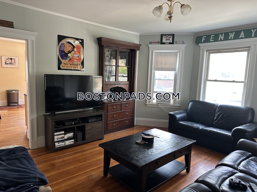 SOMERVILLE - TUFTS - 4 Beds, 1 Bath - Image 1