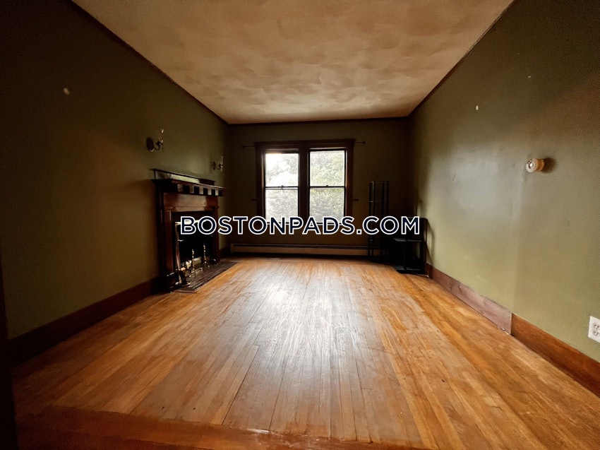 NEWTON - NEWTON CORNER - 4 Beds, 1 Bath - Image 10