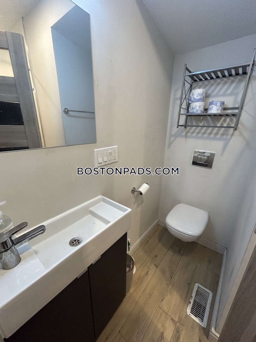 BOSTON - DORCHESTER/SOUTH BOSTON BORDER - 4 Beds, 2 Baths - Image 31