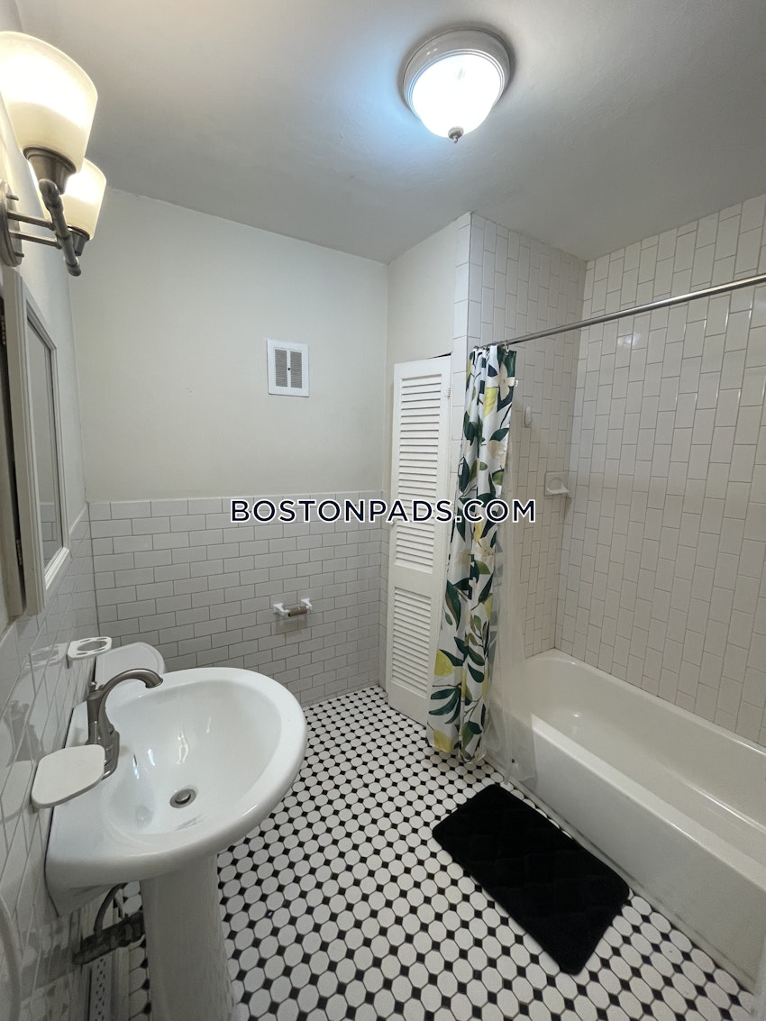 BROOKLINE- WASHINGTON SQUARE - 1 Bed, 1 Bath - Image 21