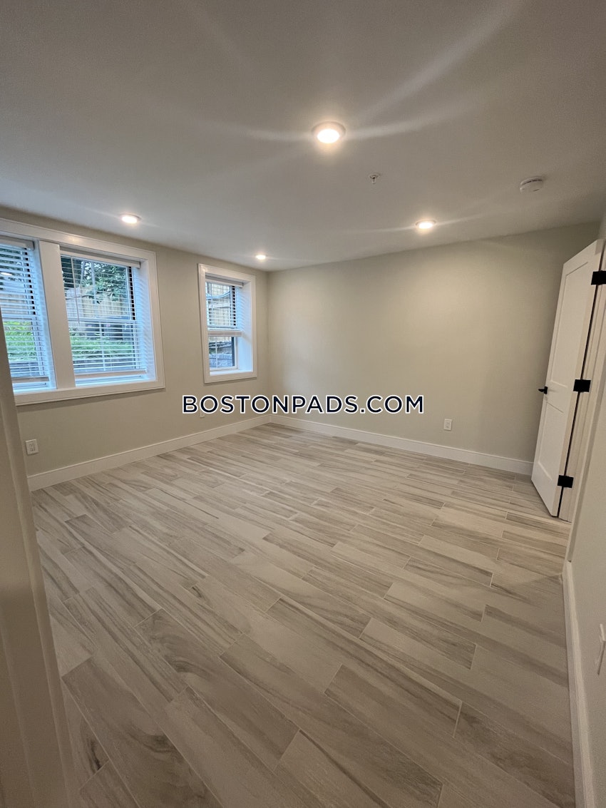 BOSTON - EAST BOSTON - MAVERICK - 5 Beds, 3 Baths - Image 14