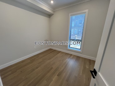 Boston - 5 Beds, 2 Baths