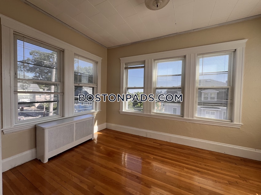 EVERETT - 3 Beds, 1 Bath - Image 45